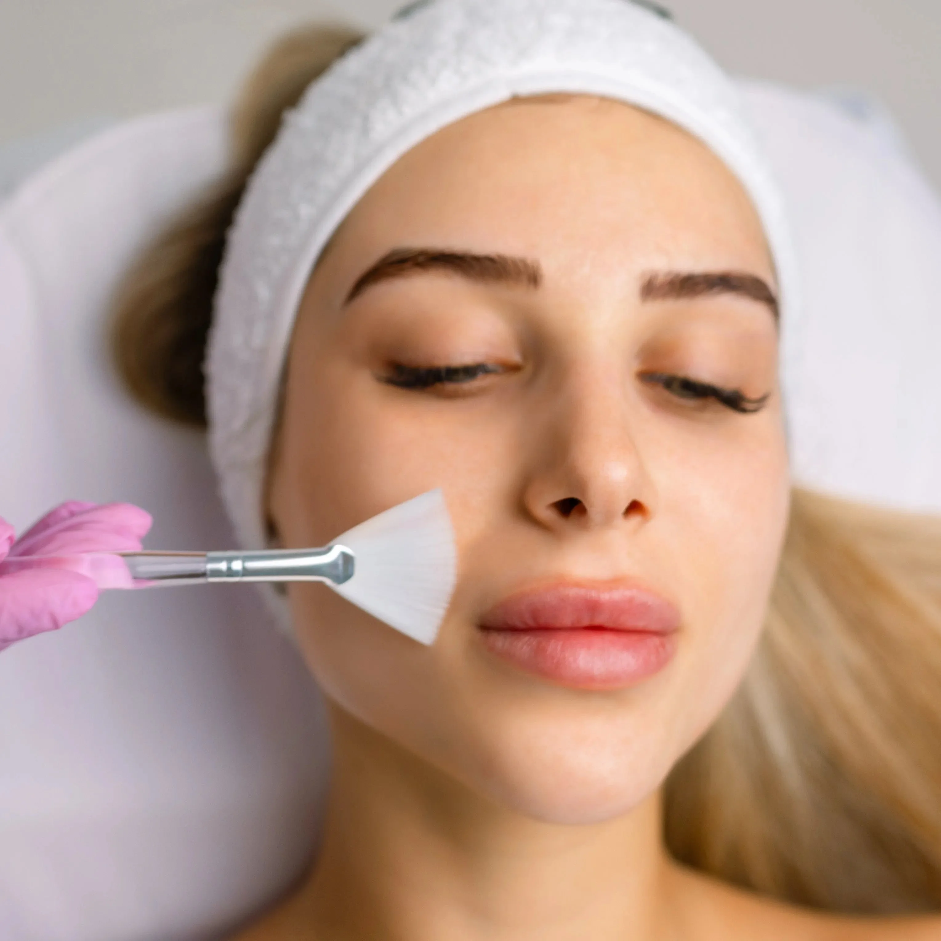 Jalupro Glow Peel + Mikronakłuwanie na twarz, szyję i dekolt